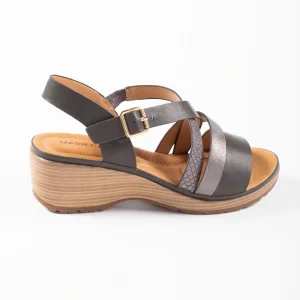 Sandales à talons compensés