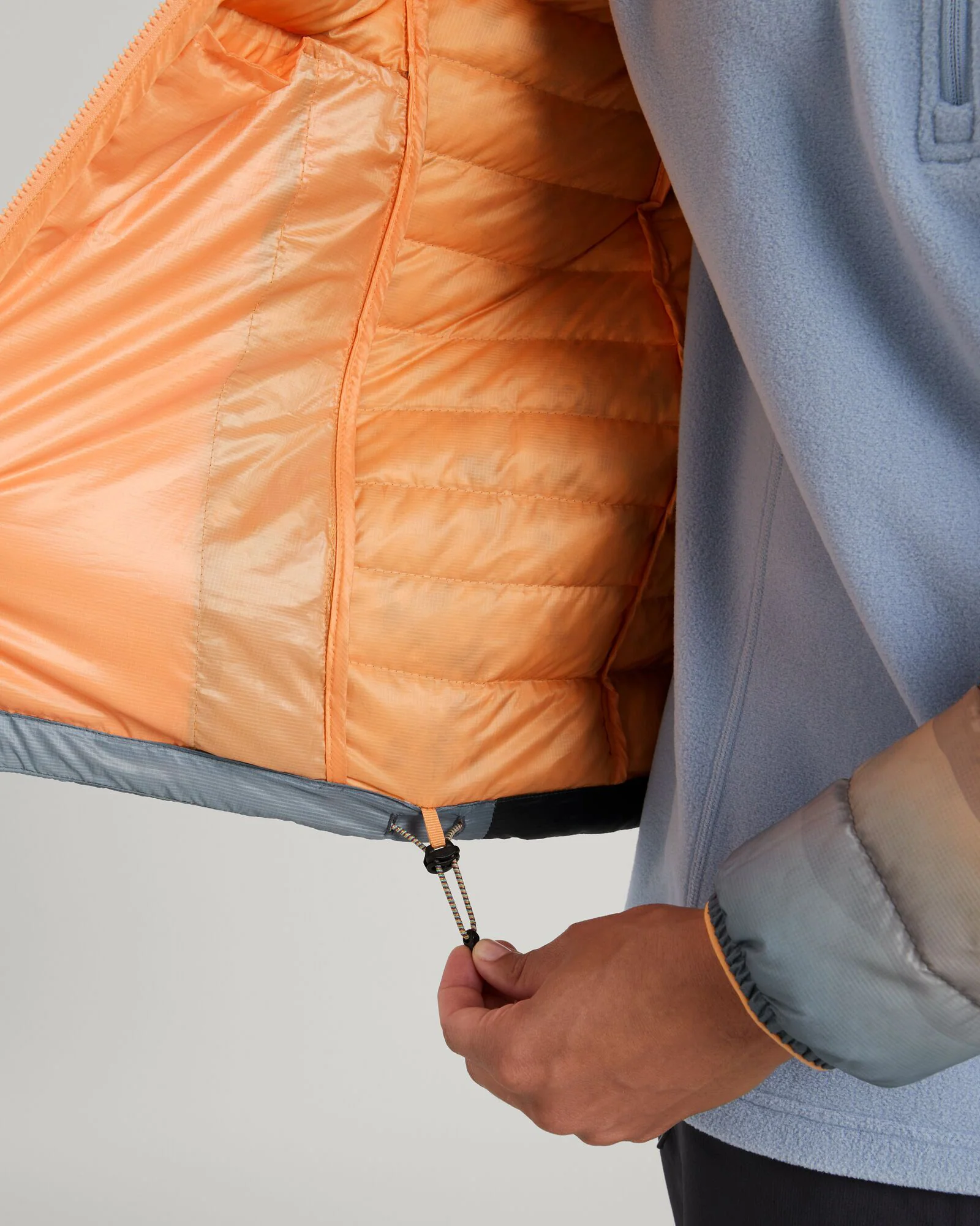 Doudoune à capuche Heli R pour femme - Lolly / Imprimé Montagnes brumeuses nocturnes – Image 8